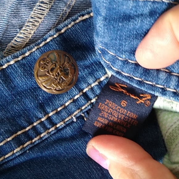 Seven7 Preowned Blue Distressed Capri Jean Cropped - Picture 6 of 7